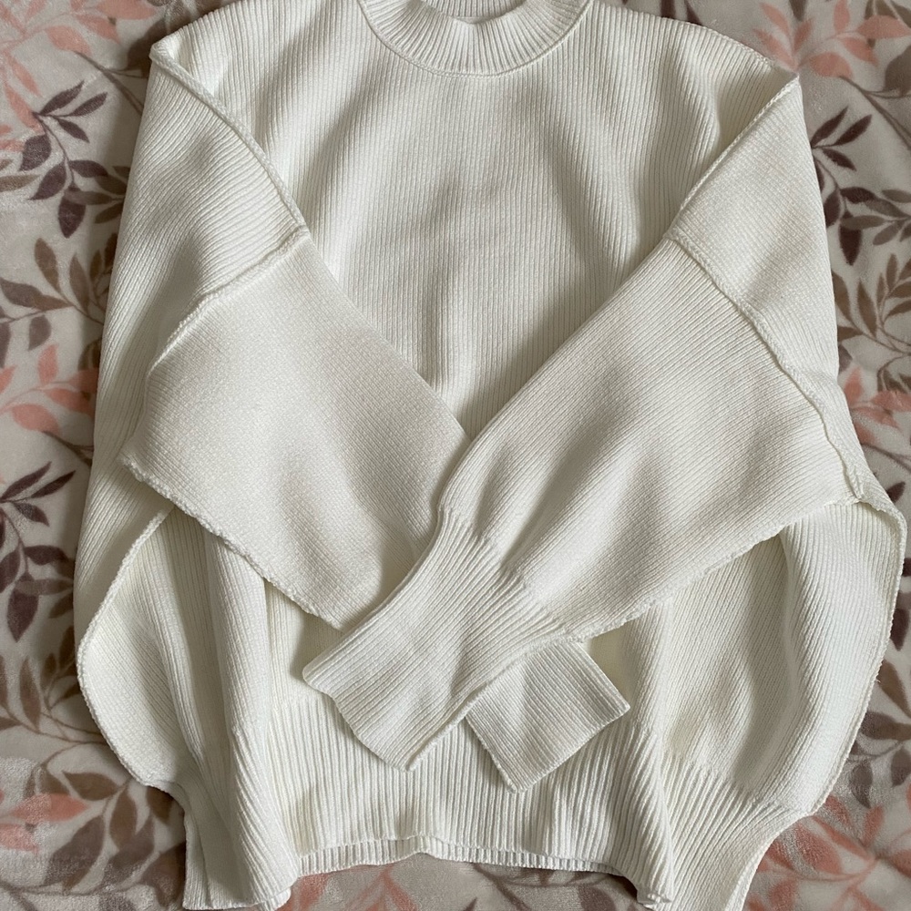 Free People Super Comfy Stylish All White Sweater S/P